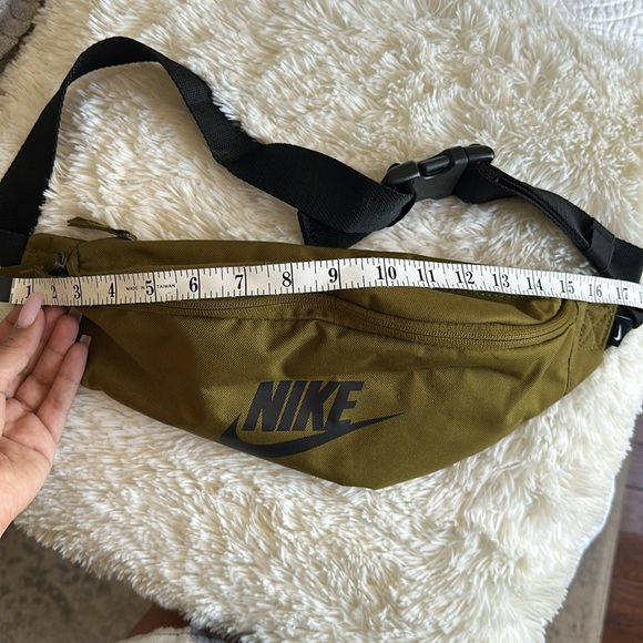 Nike Fannypack - Picture 2 of 5